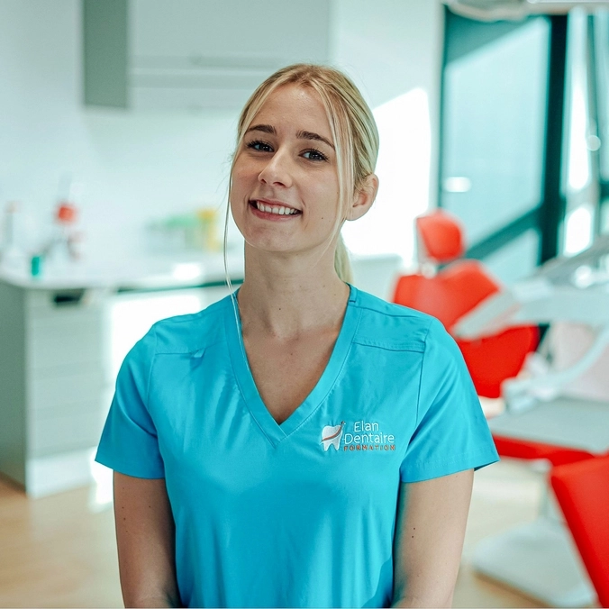 Louise, apprenante ELAN Dentaire, l'école pour devenir Assistant Dentaire